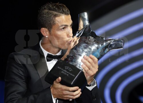 Ronaldo a sărutat, satisfăcut, trofeul!