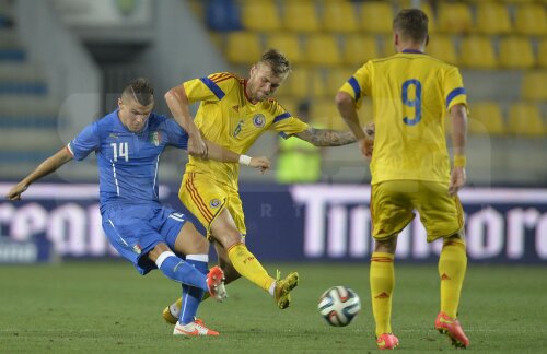 Alex Crețu (nr. 6) a fost printre remarcații duelului cu Italia, 2-1