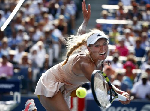 Wozniacki caută prima victorie într-un turneu de Mare Şlem. În medalion, Serena şi Caroline, împreună la plajă // Foto: Reuters