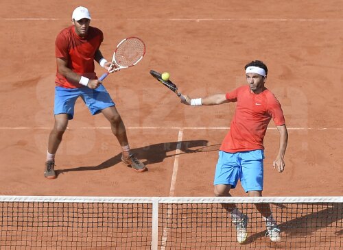Horia Tecău (stînga) şi Florin Mergea au jucat ieri împreună al 7-lea meci în Cupa Davis, al 5-lea victorios // Foto: Alex Nicodim
