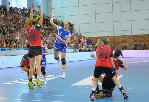 Eliza Buceschi a marcat de 6 ori contra bucureştencelor, fiind principala marcatoare a gazdelor // Foto: emaramureş.ro