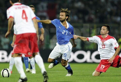 Pus paznic de selecționerul Ghedin (un italian), Schembri s-a agățat ca un pitbull de Pirlo // Foto: Guliver/GettyImages