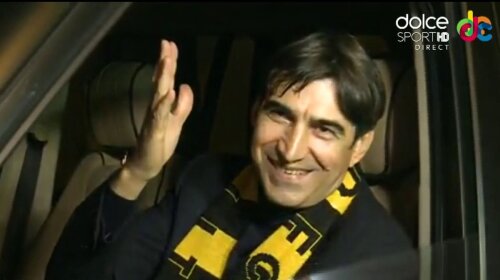 Pițurcă s-a pozat cu fularul la gît imediat ce a reziliat contractul