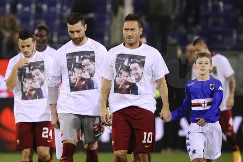 Deși nu le-a putut dedica o victorie cu Sampdoria, Totti n-a uitat de Cristian, pe care l-a cunoscut personal, și de tatăl acestuia // Foto: Reuters