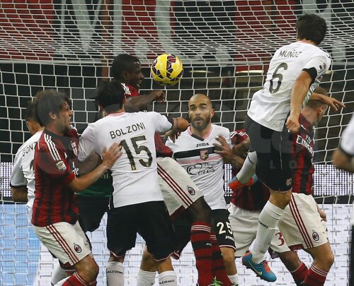 Columbianul Zapata a reluat cu capul în propria poartă după centrarea din corner a lui Dybala // Foto: Reuters