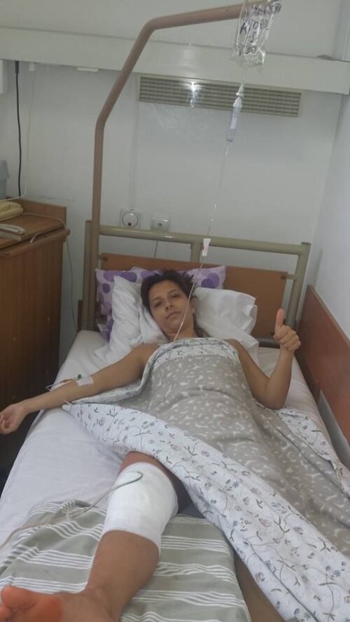 Eliza Samara, pe patul de spital, imediat după ce a ieşit din operaţie