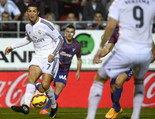 Ronaldo, pasînd la primul gol, e primul din istoria Primerei, cu 20 goluri în primele 12 etape // Foto: Reuters