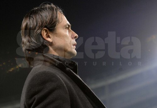 Inzaghi e pe banca Milanului din iunie 2014, cînd l-a înlocuit pe fostul coechipier, Clarence Seedorf // Foto: Reuters
