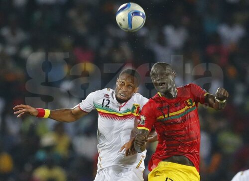 Guineanul Fofana (dreapta) continuă CAN. Malianul Keita, acasă // Foto: Reuters