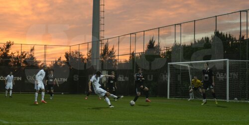 Oltenii au fost îmbiaţi la fotbal de un apus de soare superb în Belek