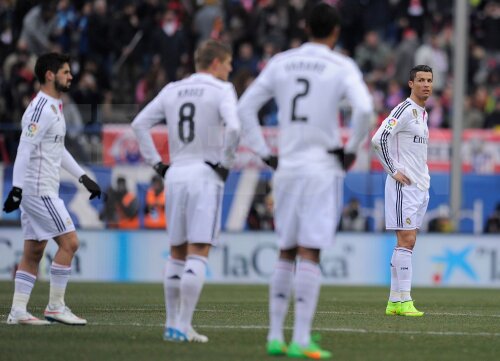 Ronaldo nu e doar în teren distant faţă de o parte dintre colegi, care nu-l privesc cu ochi buni // Foto: Gulliver/GettyImages