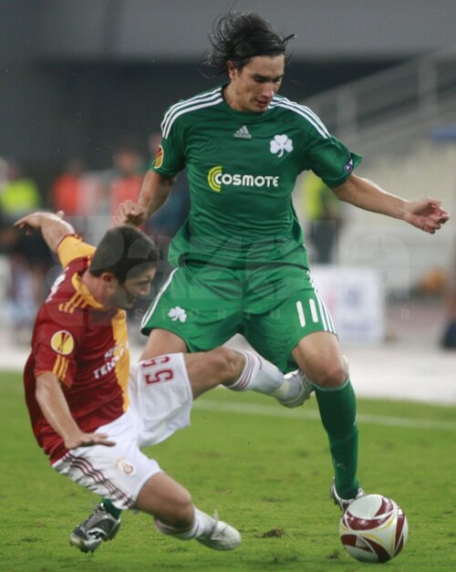 Crescut de Lanus, Leto a mai jucat în Europa la Liverpool, Olympiakos și Panathinaikos (în verde, la PAO) //  Foto: Reuters