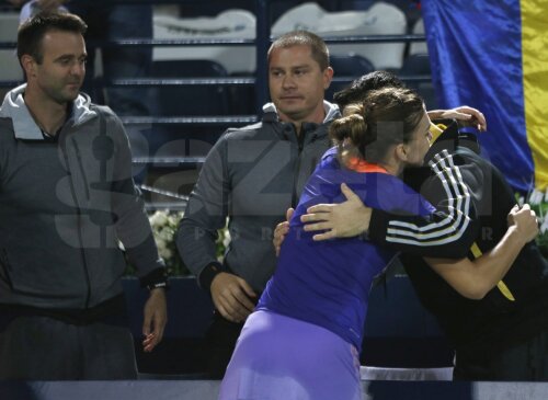 Simona Halep s-a bucurat la Dubai alături de echipa ei: antrenor, fizioterapeut şi masor // Foto: Reuters