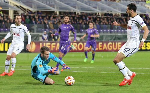 Neto intervine fantastic, evitînd deschiderea scorului cu Tottenham, singur cu Soldado și Chadli // Foto: Reuters