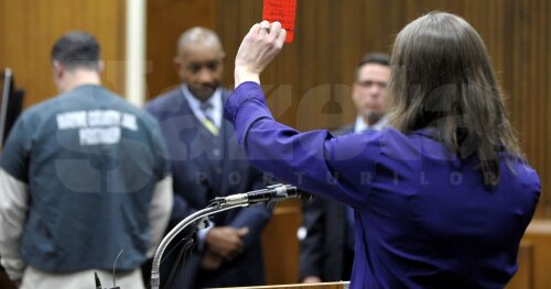 Kris Bieniewicz arată cartonaşul roşu la tribunal, în timp ce vinovatul e luat de poliţişti din sală