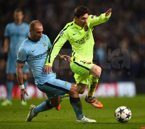 Messi (dreapta) nu pare afectat de atacul agresiv al compatriotului Zabaleta, fundaşul lui Man. City // Foto: Guliver/GettyImages