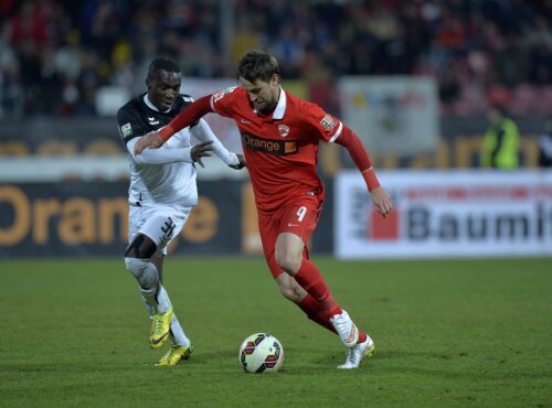 Narcisse Bambara în duel cu Kamil Bilinski