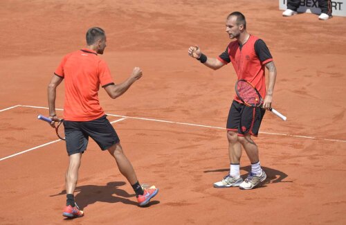 Marius Copil și Adrian Ungur se bucură de primăvară și de primul lor trofeu ATP, răsplătit cu un cec de 24.280 de euro // Foto: Raed Krishan