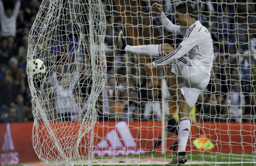 Ronaldo are 39 de goluri în 31 de meciuri în Primera 2014-2015. Nu şi acesta. Mingea lui Arbeloa lovise plasa // Foto: Guliver/GettyImages