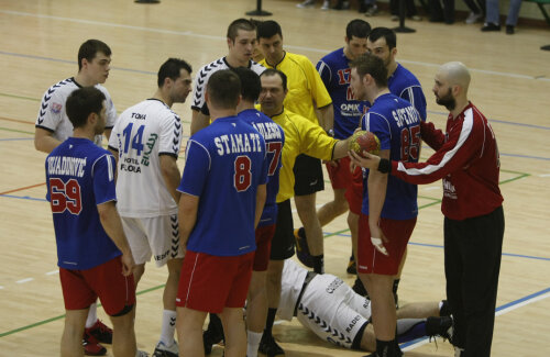 Constantin Din și Sorin Dinu la un meci între HCM Constanța și Steaua, încercînd să liniștească jucătorii celor două echipe