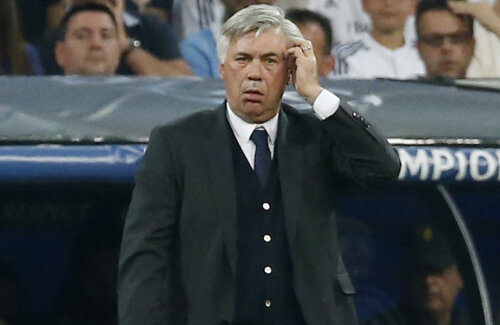Ancelotti pare la fel de dezorientat pe margine ca și jucătorii săi în teren // Foto: Reuters