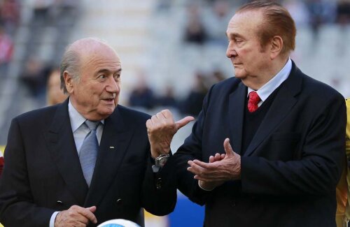 Leoz, aici împreună cu președintele FIFA, Sepp Blatter, a fost în fruntea CONMEBOL vreme de 27 de ani (1986-2013)
