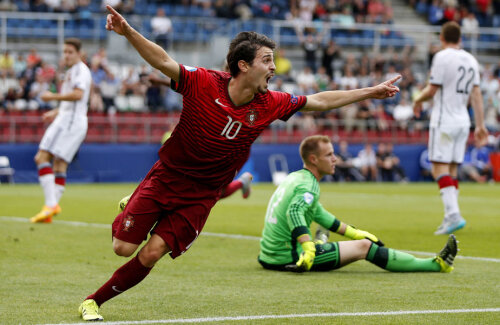 Bernardo Silva celebrează primul său gol la turneul final, în semifinala cu Germania