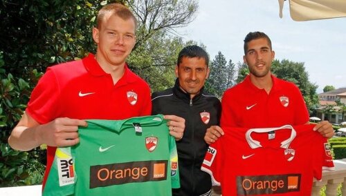 Cerniauskas (stînga), Mevlja (dreapta)

Foto: fcdinamo.ro