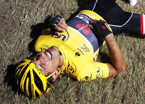 Fabian Cancellara, agonizînd la cîteva momente după căzătura din etapa a treia, foto: reuters