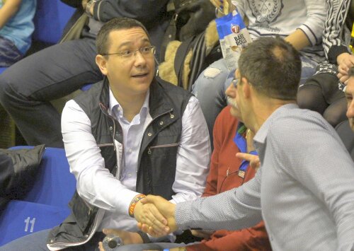 Victor Ponta a fost de mai multe ori văzut în tribune la meciurile de baschet ale Stelei