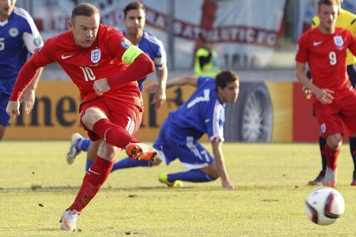 Wayne Rooney (în roșu) nu iartă din penalty. A reușit 8 goluri în ultimele 9 jocuri pentru Anglia // Foto: Reuters