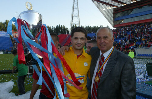 Pînă la finalul sezonului trecut, cînd Gâlcă a cîştigat 3 trofee, ultimul 