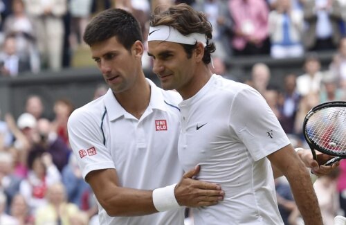 Djokovici (stînga) l-a învins pe Federer, cu 7-6, 6-7, 6-4, 6-3, în finala de la Wimbledon 2015