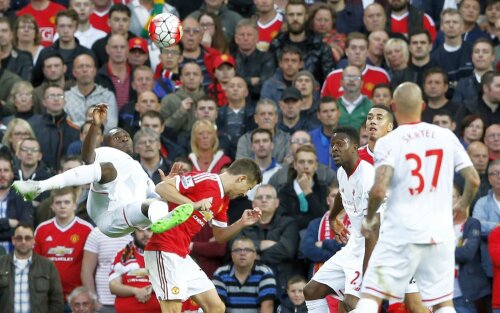 Benteke a marcat un gol uluitor, dar nu a fost de ajuns pentru Liverpool, foto: reuters