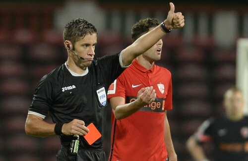 Radu Petrescu a avut un meci dificil aseară, dar deciziile importante le-a luat corect
