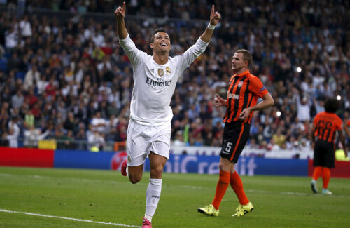 Ronaldo celebrează cel de-al treilea său hat-trick în Ligă. În plan secund, Kucer e un monument de dezamăgire