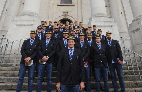 Rugbyştii români au schimbat la Londra căciulile dacice cu şepcile Cupei Mondiale ce le atestă calitatea de participat la competiţie