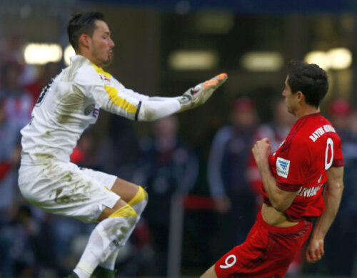 Lewandowski strecoară mingea pe sub Burki și înscrie în poarta goală. Era 3-1 pentru Bayern