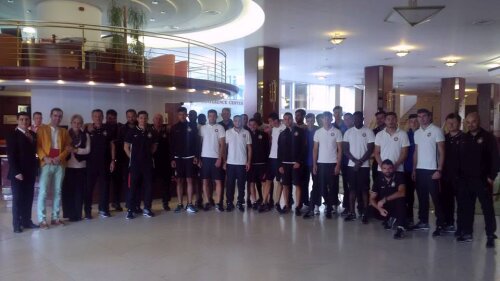 Jucătorii și staff-ul Stelei alături de Rădoi la Brașov, Foto: facebook