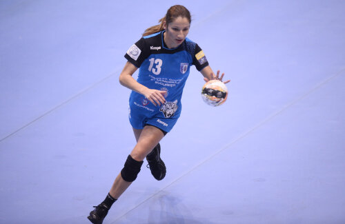 Cristina Vărzaru a marcat șase goluri cu MKS