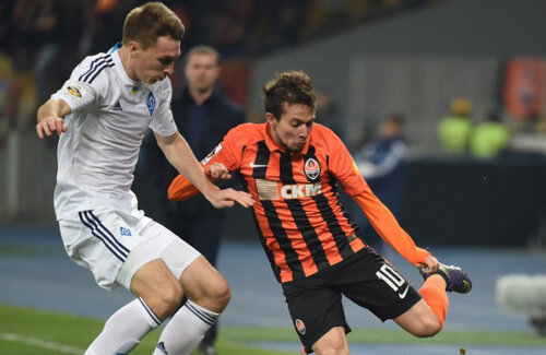 Bernard (dreapta), assist la primul gol al lui Marlos, a fost imposibil de ținut de apărarea lui Dinamo Kiev