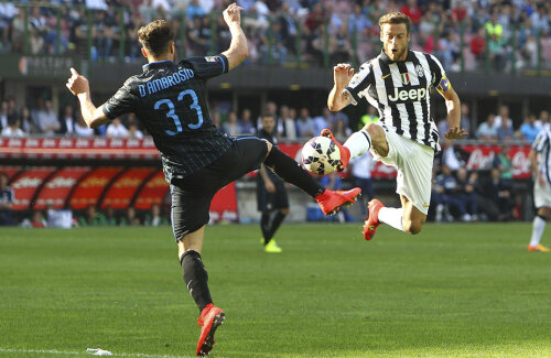 Revenit după 35 de zile, Marchisio (dreapta, în duel cu D'Ambrosio) a marcat în derbyul din mai, 2-1 la Milano // Foto: Guliver/GettyImages