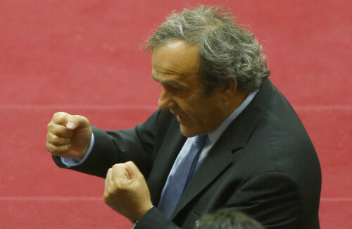 Platini e pus pe glume, boxează cu toți inamicii, dar situația sa e critică // Foto: Reuters
