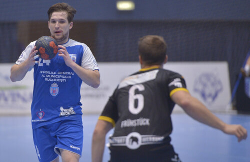 Nicu Negru și coechipierii săi au șansa să ajungă în grupele Cupei EHF // Foto: Alex Nicodim