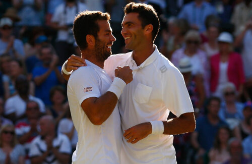 Horia Tecău (dreapta) şi Jean-Julien Rojer, sărbătorind victoria de la Wimbledon // Foto: Guliver/GettyImages
