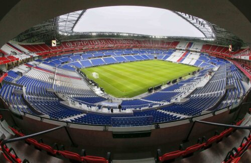Stade des Lumière a fost construit de club, la complexul sportiv contribuind investitori privați și publici din Lyon