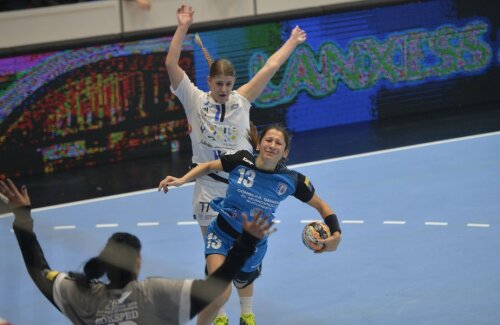 Cristina Vărzaru a marcat 11 goluri în actuala ediție a Ligii // Foto: Alex Nicodim