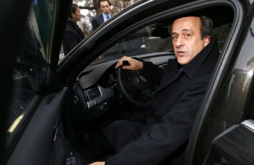 Michel Platini, președintele UEFA din 2007, arată că s-ar descurca și ca șofer la Euro // Foto: Reuters