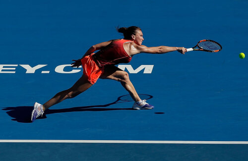 Simona Halep sub soarele arzător de la Sydney // Foto: Guliver/GettyImages