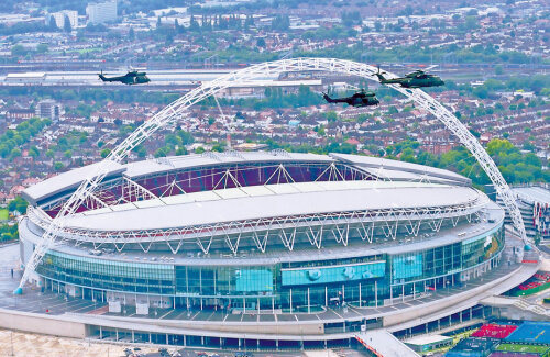 Wembley, templul fotbalului britanic. A fost reconstruit între 2002 și 2007 și are 90.000 de locuri. Cost: 1,2 miliarde euro